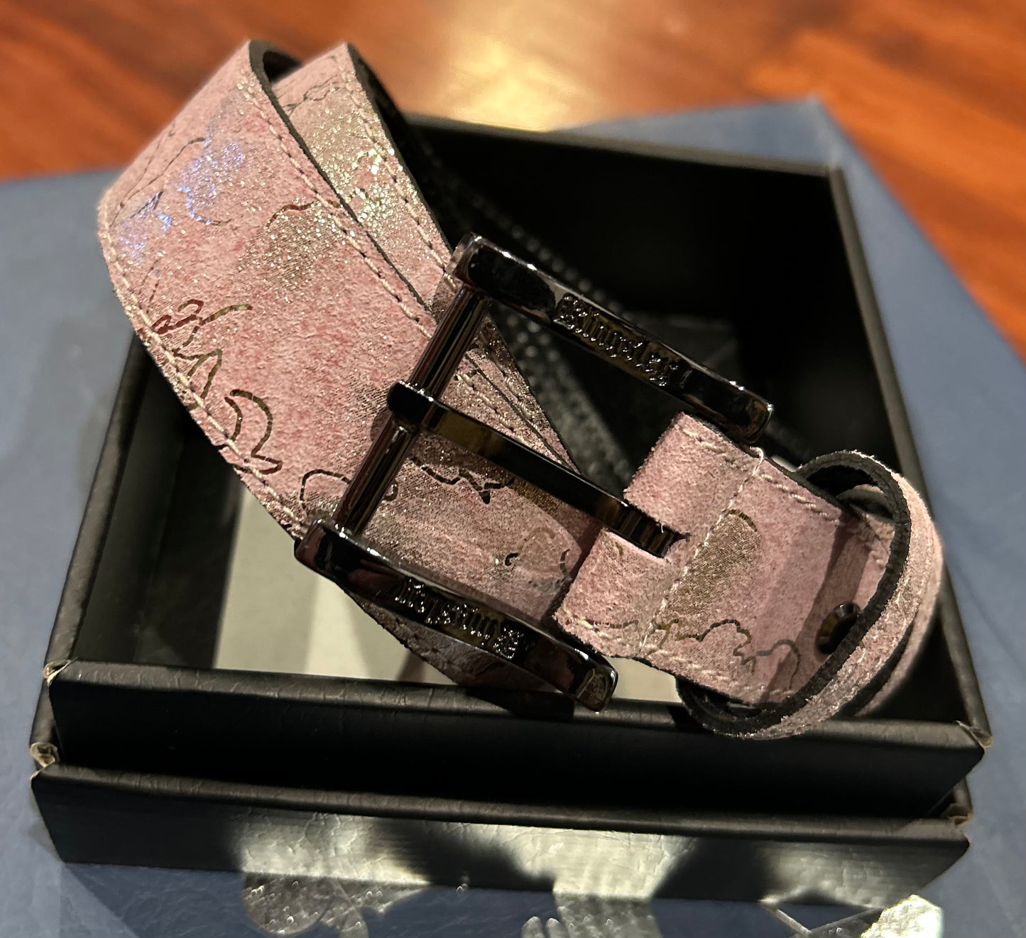 Kingsley belt metallic Flores pink. New.