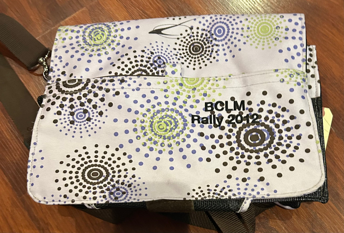 Hanging grooming / bandage bag.