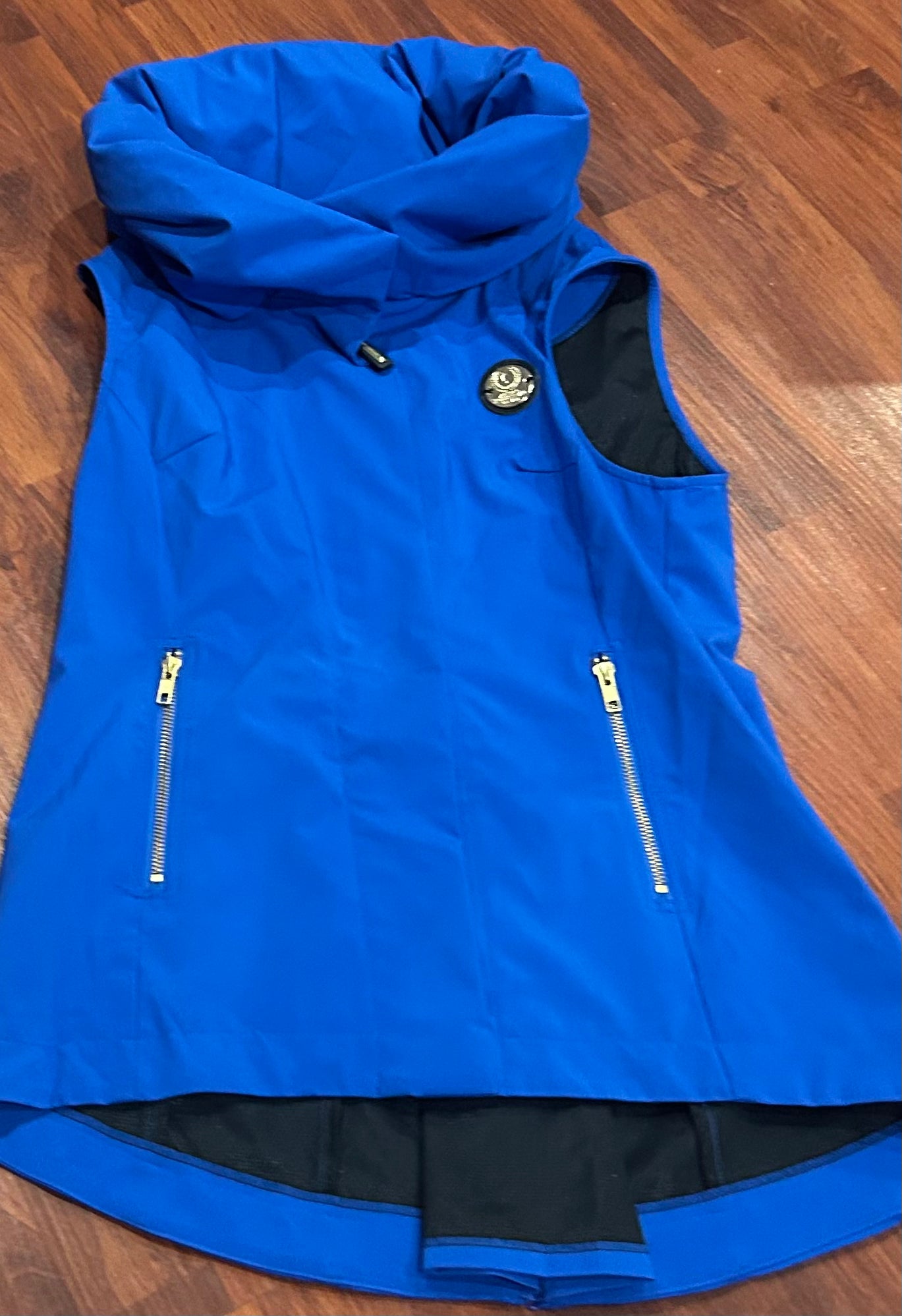 Asmar small blue vest