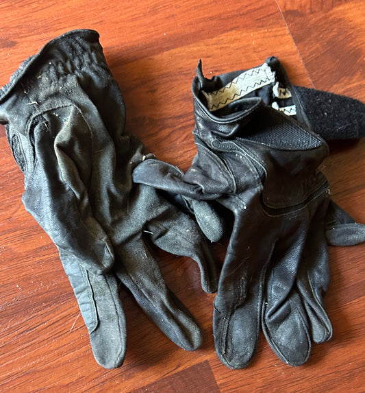 SSG size 9 pro show extreme hybrid riding glove black. Used but no holes