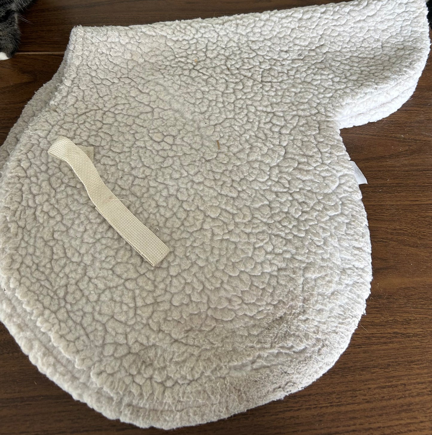 Fox Mountain white shaped pad