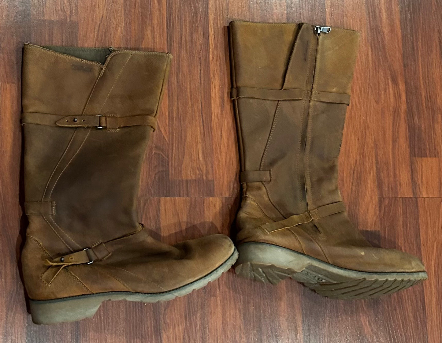Teva De La Vina size 10 waterproof barn boots