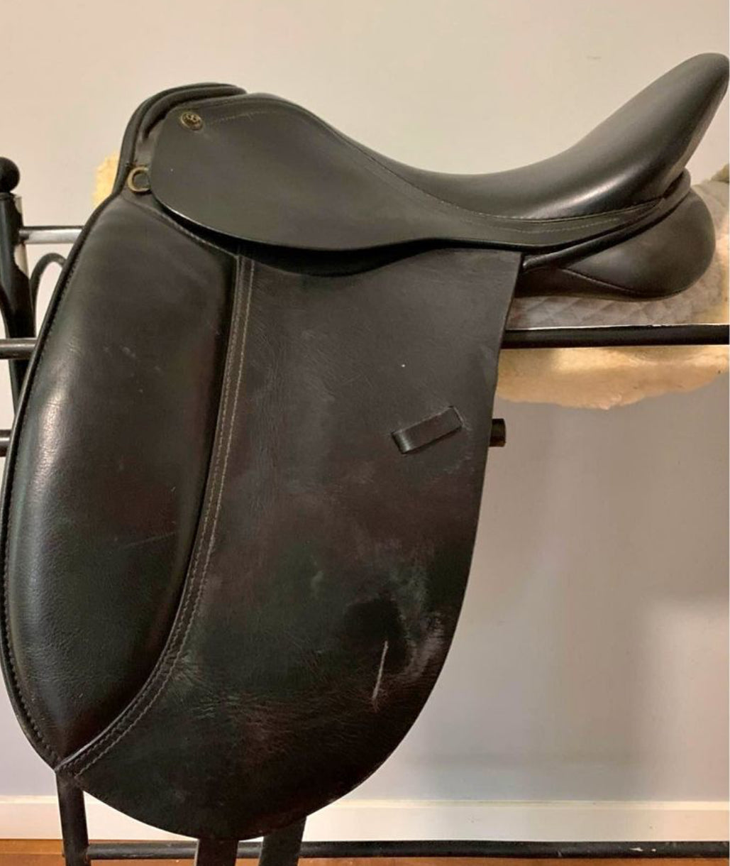 18” Princeville Dressage saddle wide tree