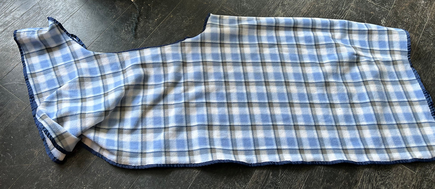 Blue plaid keyhole quarter sheet