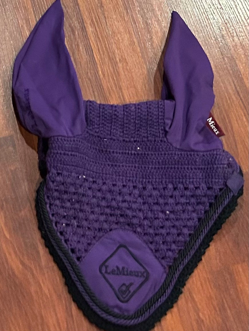 Lemieux XL black current fly bonnet