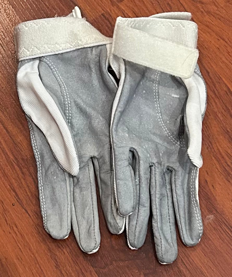White gloves men’s XS or ladies 7. Very sticky palms.