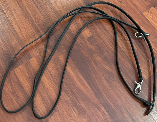 Black short draw reins with clips
