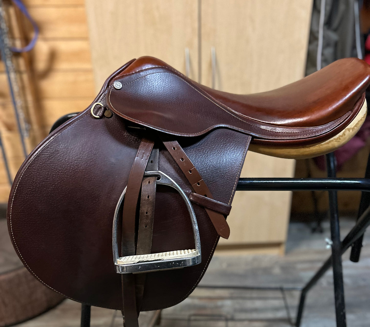 Quality Nice 17.5” close contact saddle