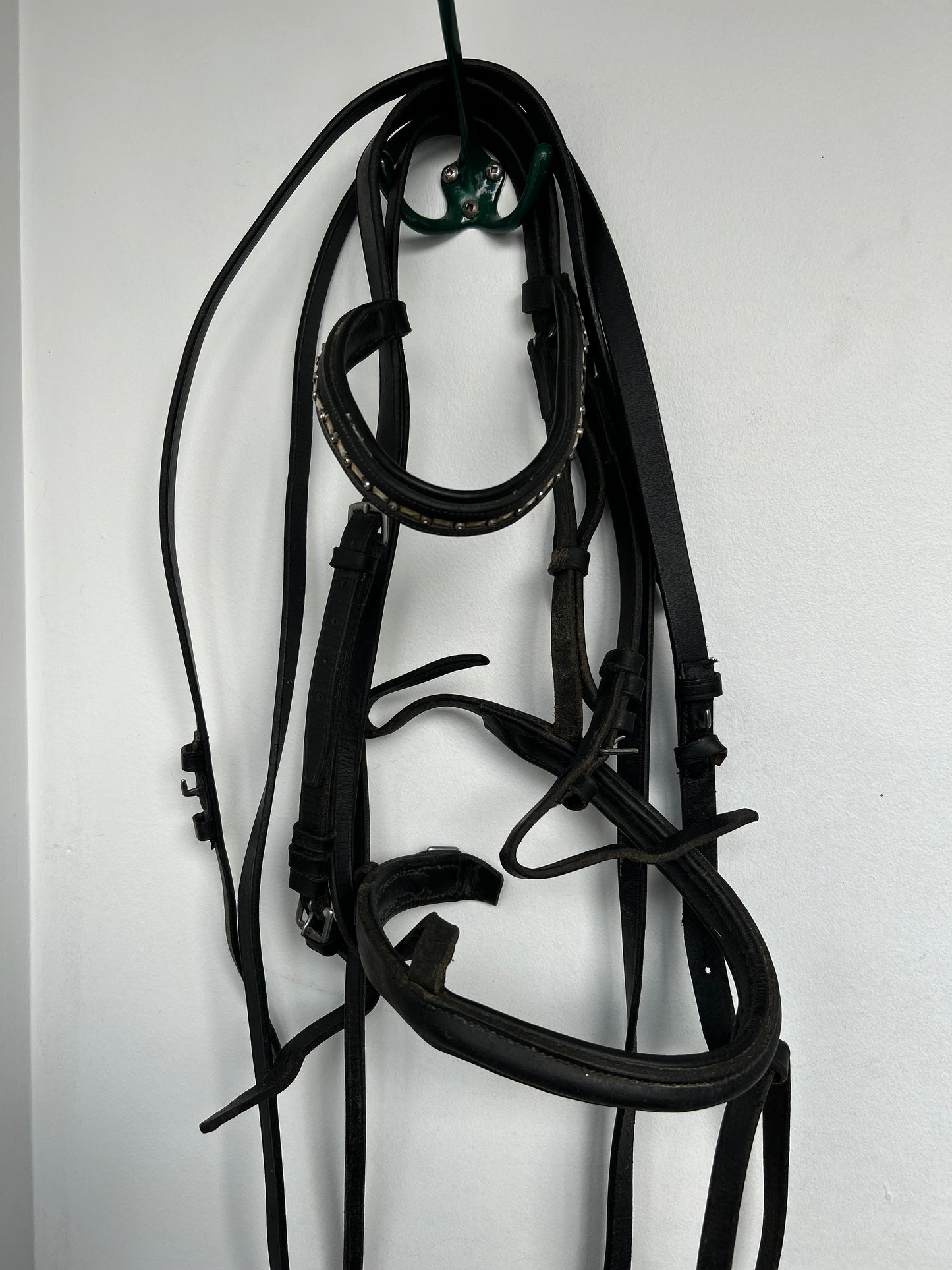 Cob black snaffle bridle with bronze link browband