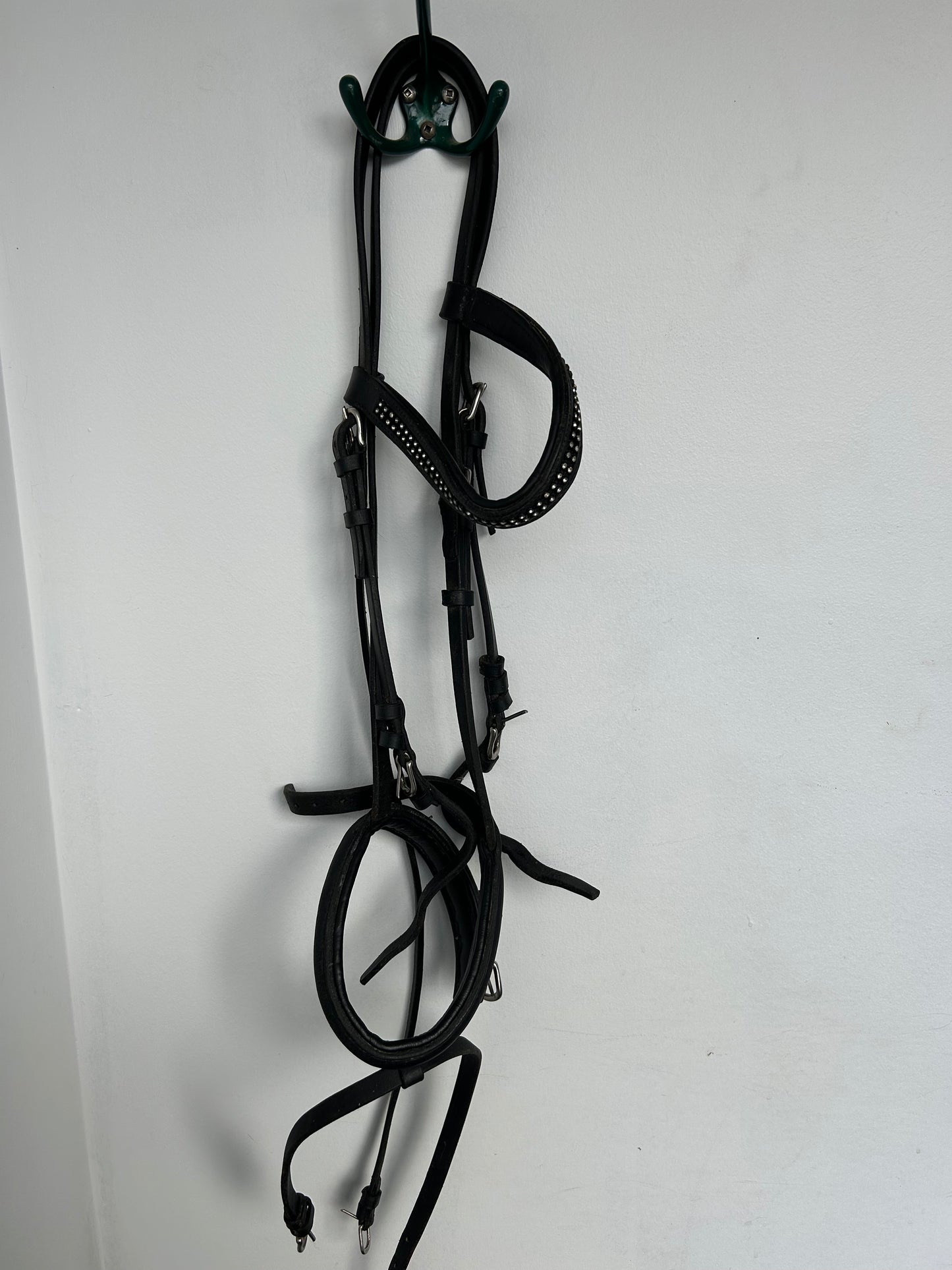 Full size black bridle Cavesson noseband