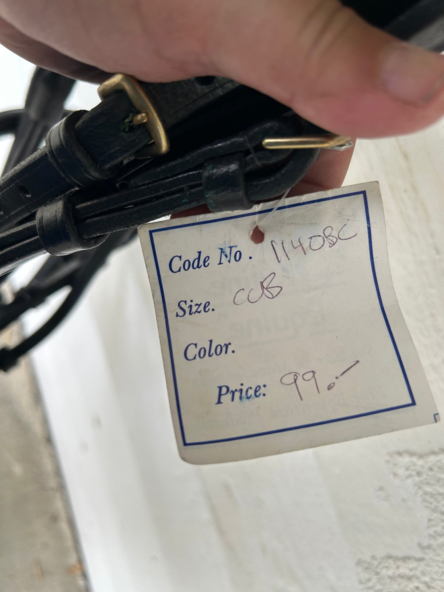 Skyline cob Bridle. Black with clinchers on noseband and browband. Brass hardware. Comes with matching reins.