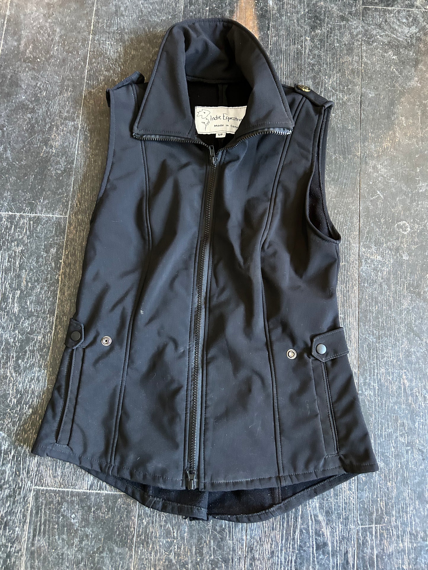 Indi mode small black vest