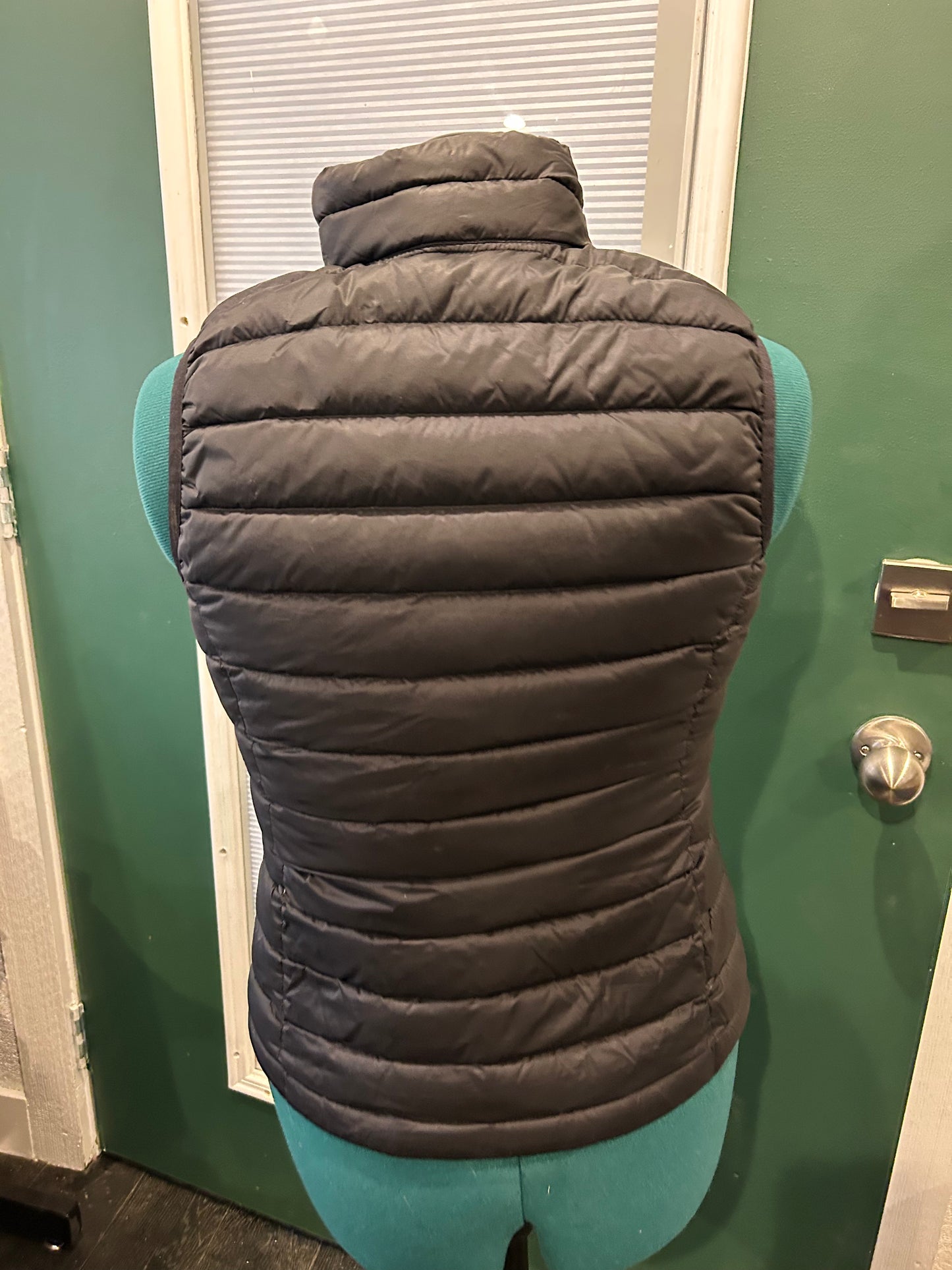 Ariat small down black vest