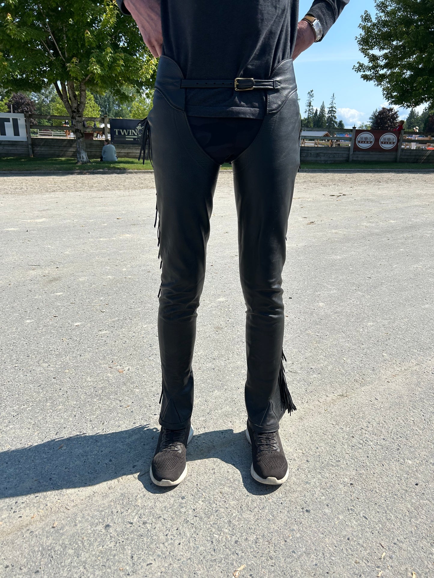 Lynn Saunders full chaps with fringe. Black. Inside leg 31”. Outside leg (waist to bottom) 40”. 13.5” calf. Waist 30”- 27” excellent condition.