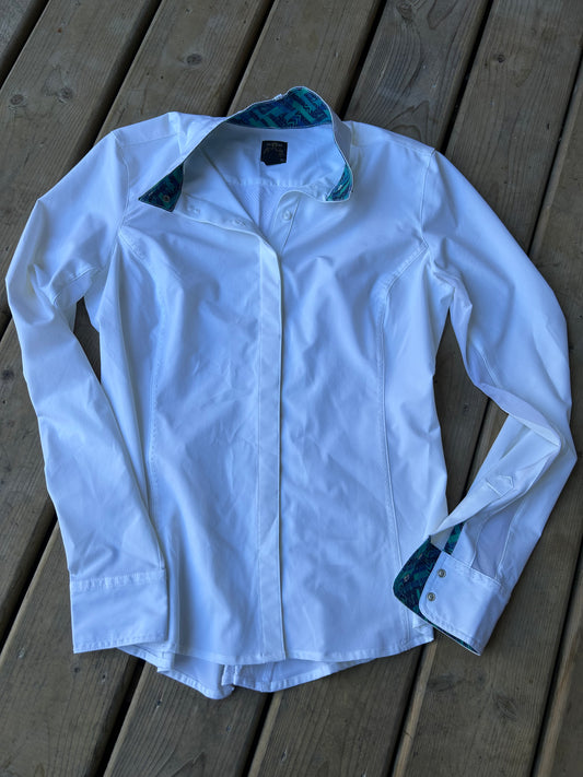 Noble Outfitters medium long sleeve show shirt with blue collar lining