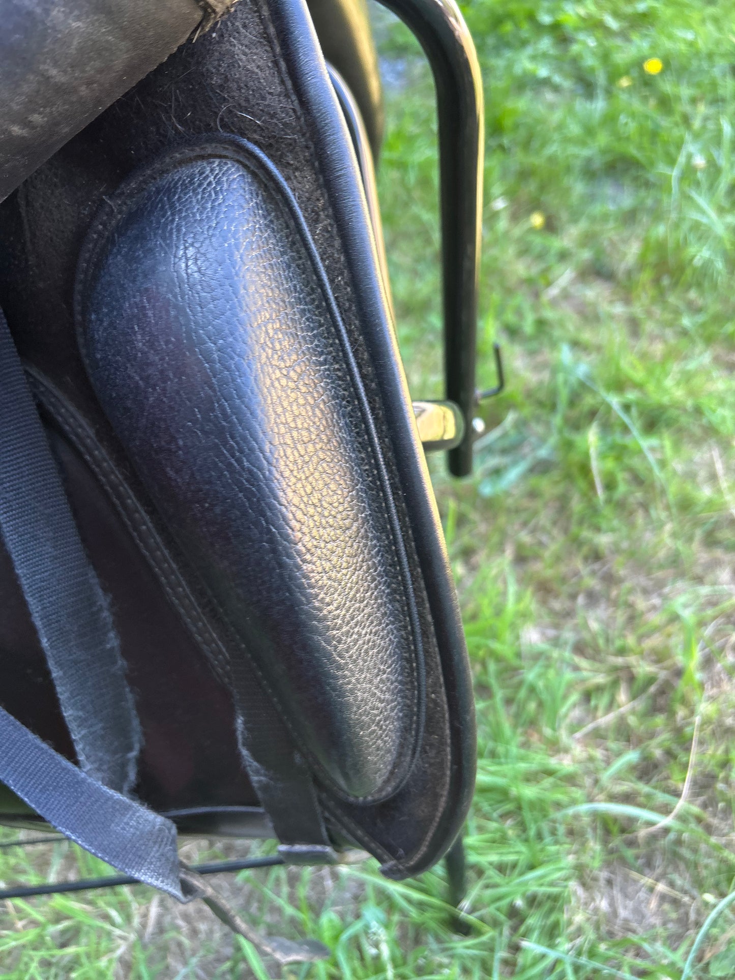 Isabella Werth bates 17” dressage saddle. Removable blocks. Wide