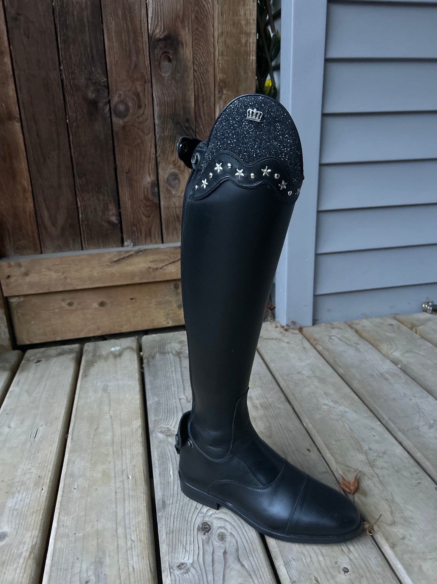 Kingsley size 38 olbia 01 stardust. 13” calf 20” tall.