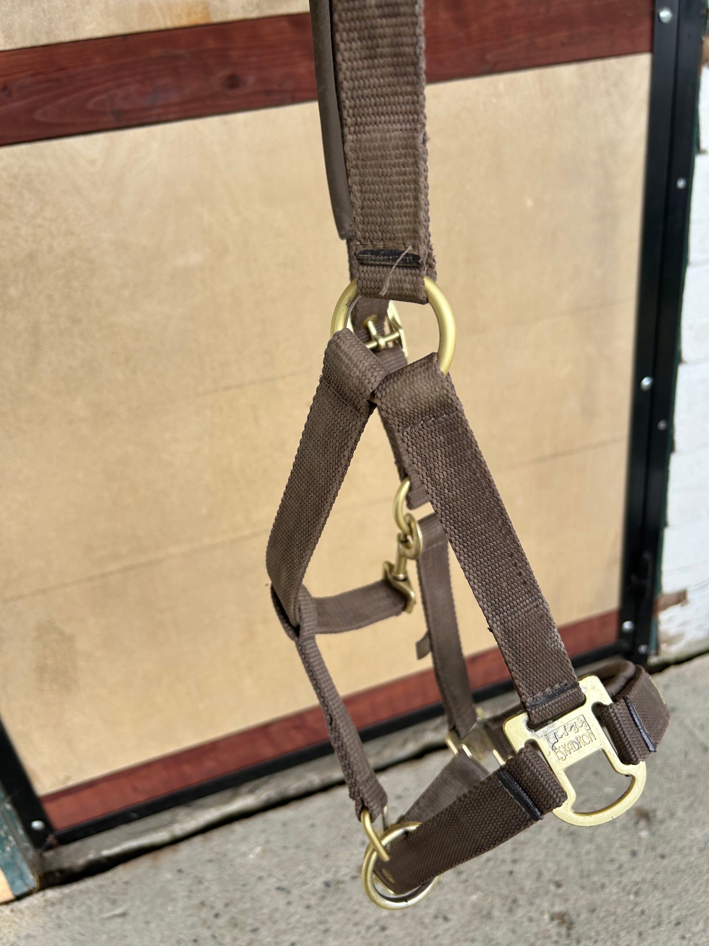 Eskadron nylon brown halter WB sized