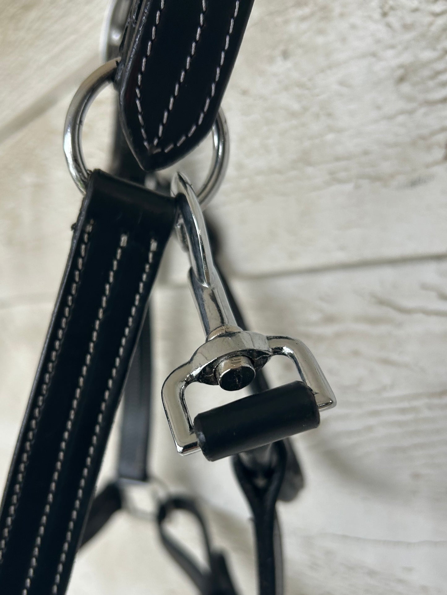 Black full size leather halter with white triple stitching. Chrome hardware