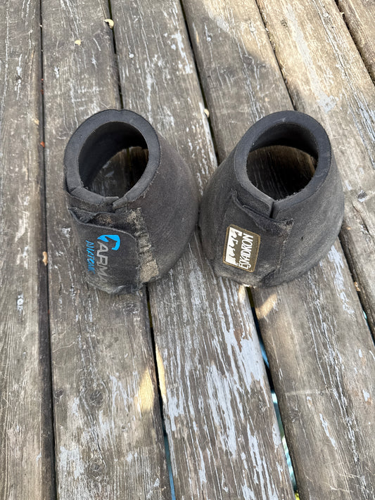 Mismatched xl bells boots ( great for turn out)