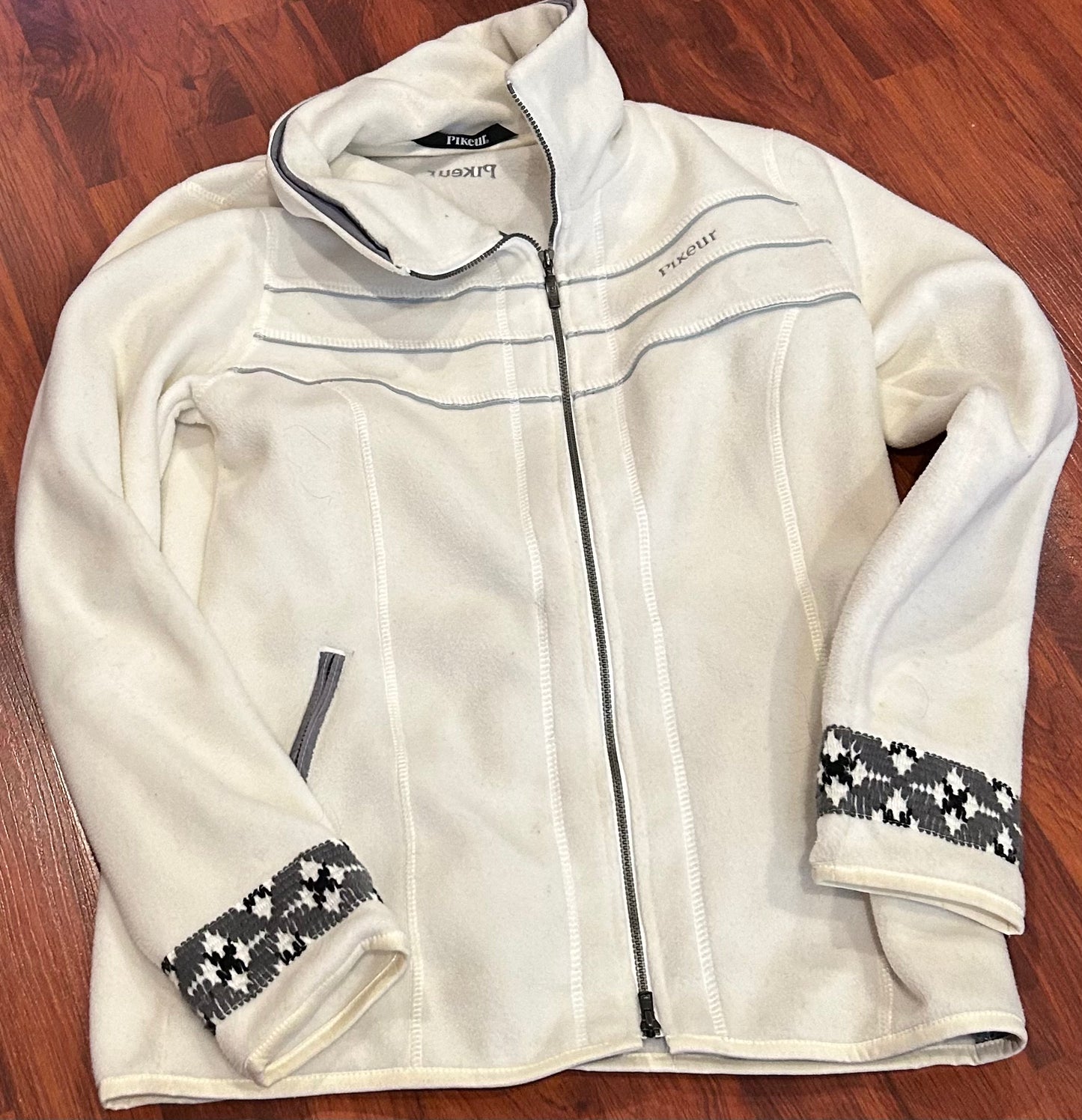 Pikeur 38 (large) white fleece light jacket