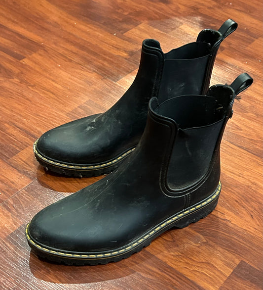 Size 7.5 rubber paddock boots