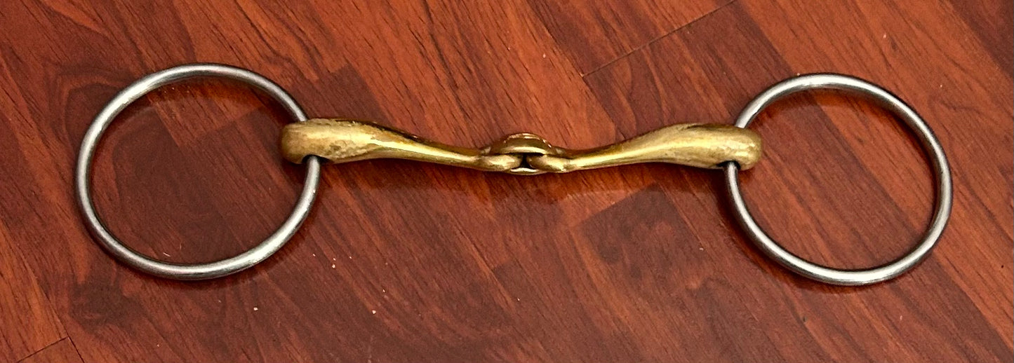 5.26” Neue Schule turtle top snaffle bit. 70mm rings 16mm thick. Some chew marks but lightly used.