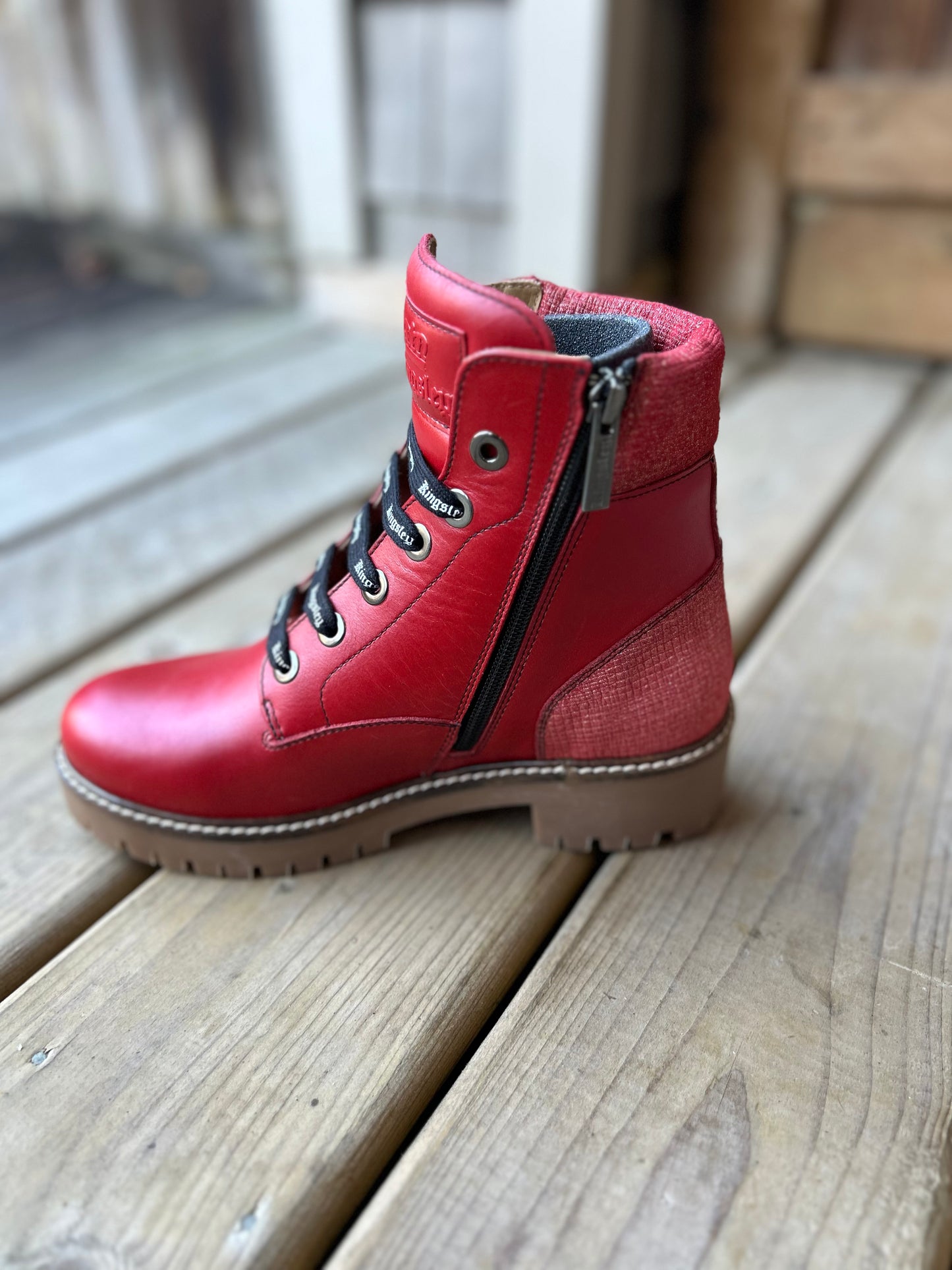 Kingsley size 38 Regina red.