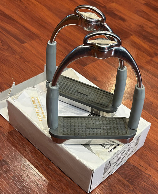 MDC ultimate stirrups. 4.75” excellent condition.