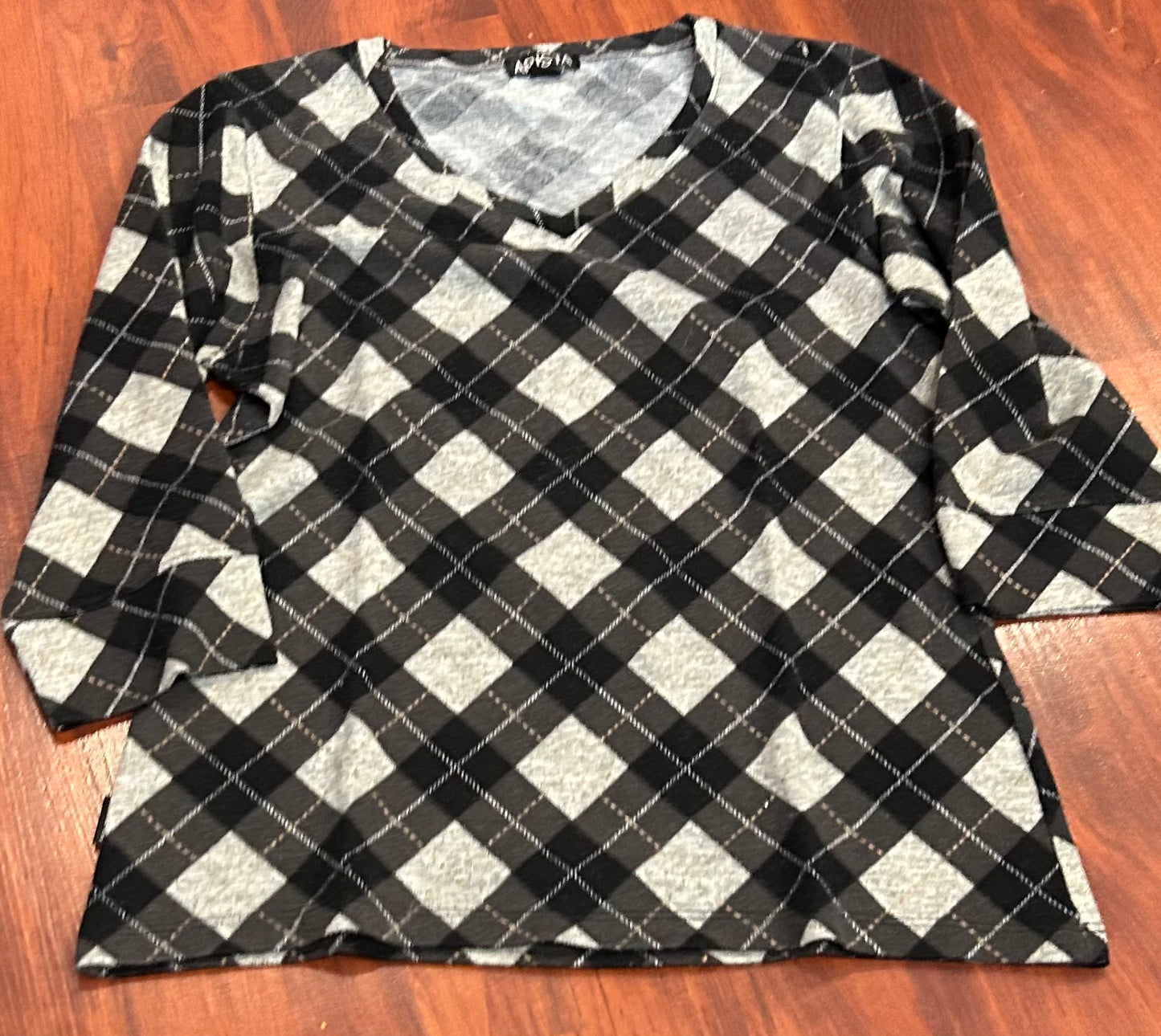 Asmar medium 3/4 sleeve grey/black plaid sweater