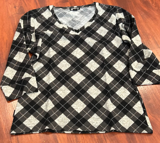 Asmar medium 3/4 sleeve grey/black plaid sweater