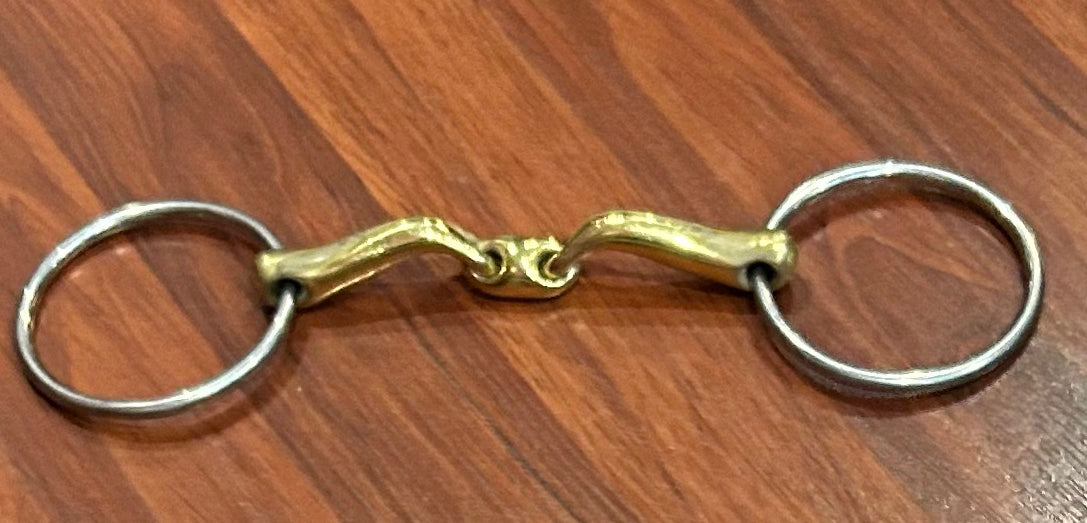 5.25” Neue Schule Verbindend snaffle. Some chew marks