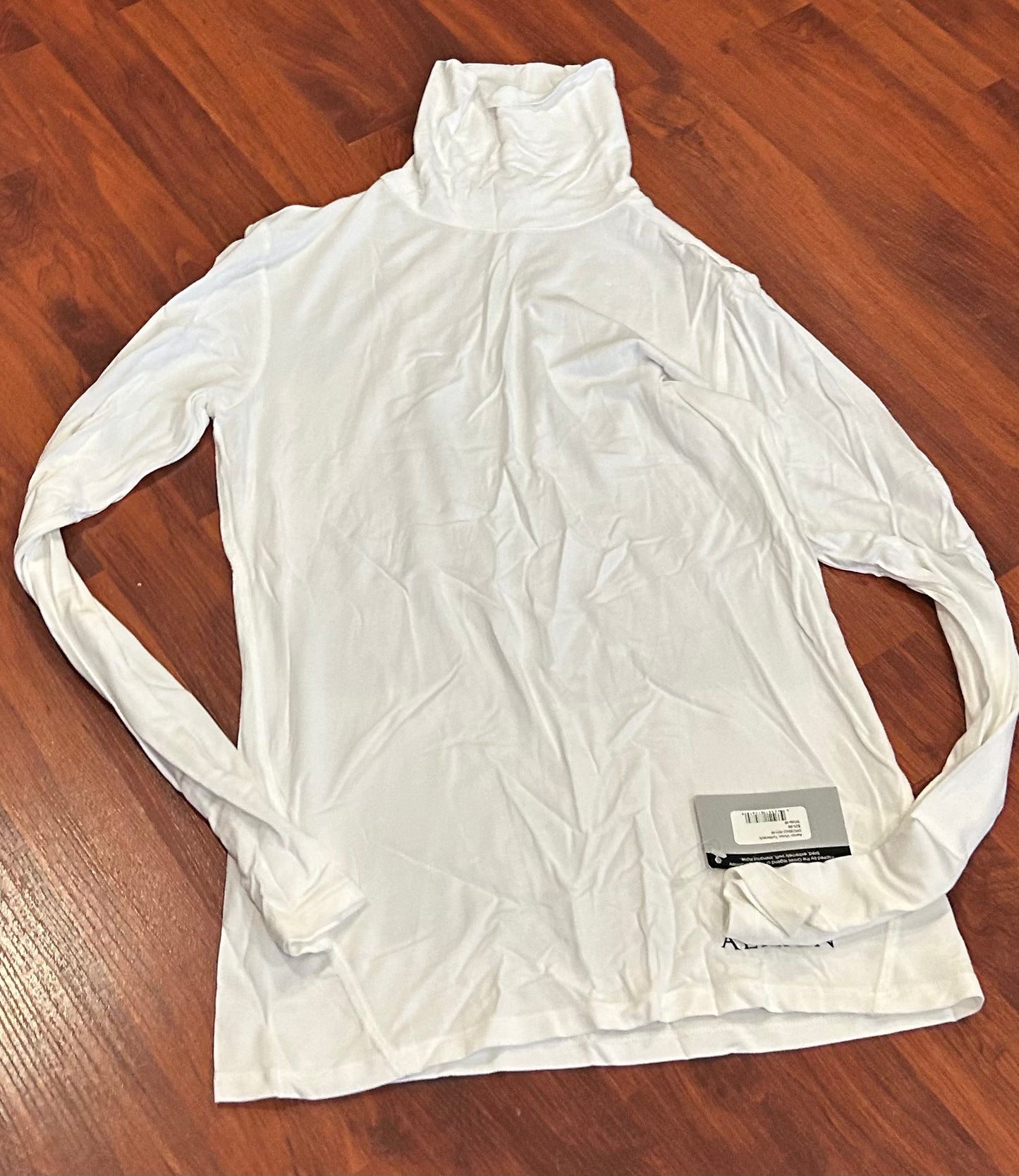 Aerion medium white turtleneck long sleeve