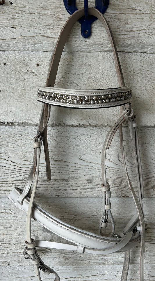 White bridle. Brand new Warmblood. Bling browband and flash.
