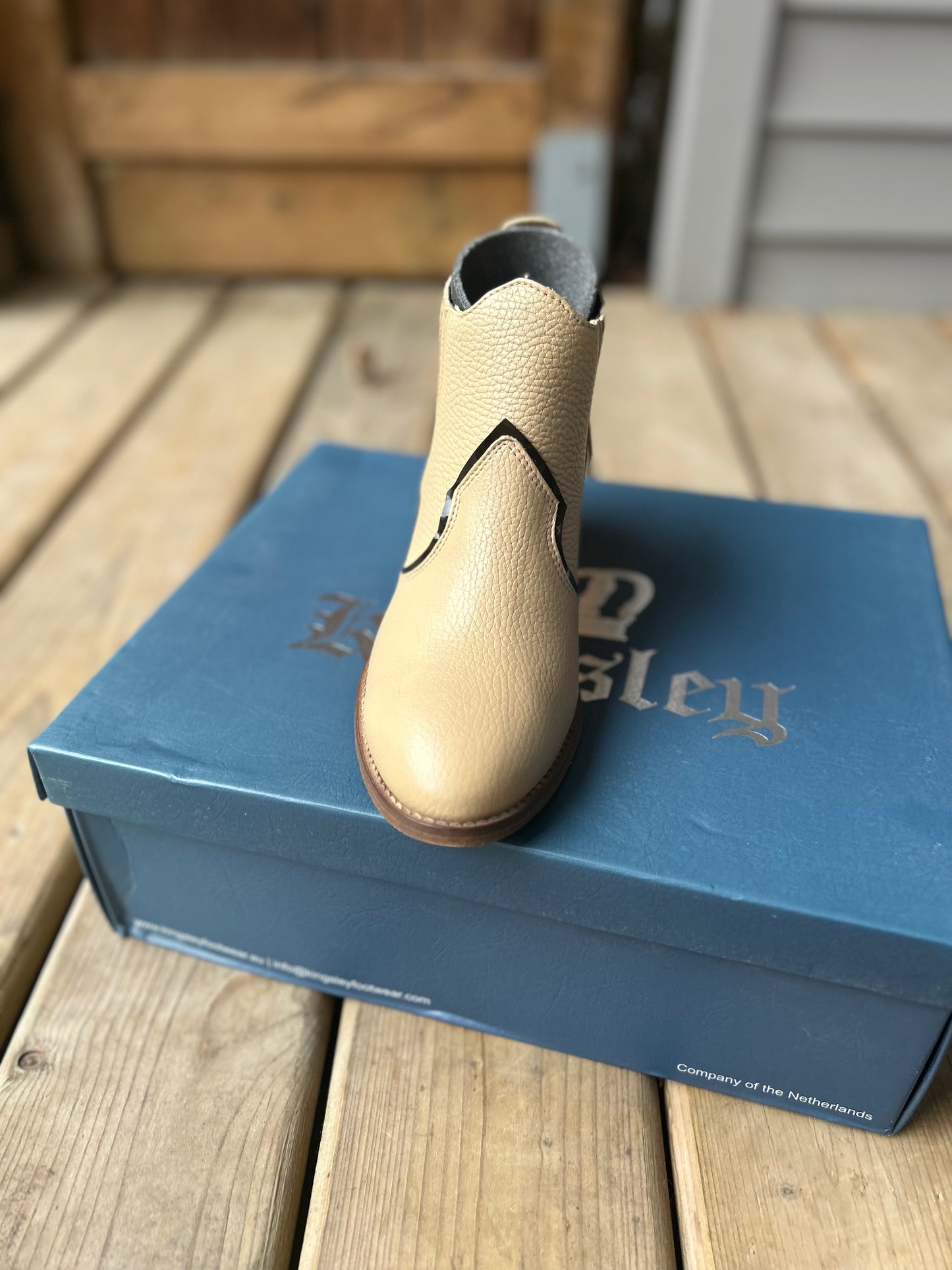 Size 39 Kingsley Claudia tan. New