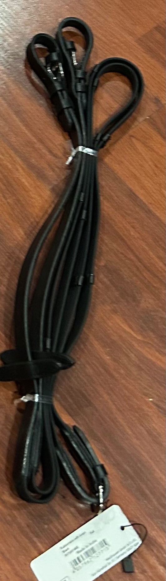 Waldhausen rubber reins with hand stops black. Brand new