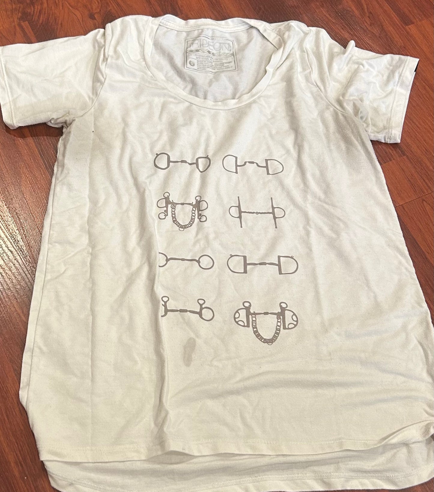 Irideon small short sleeve shirt with bits. Minor stain.