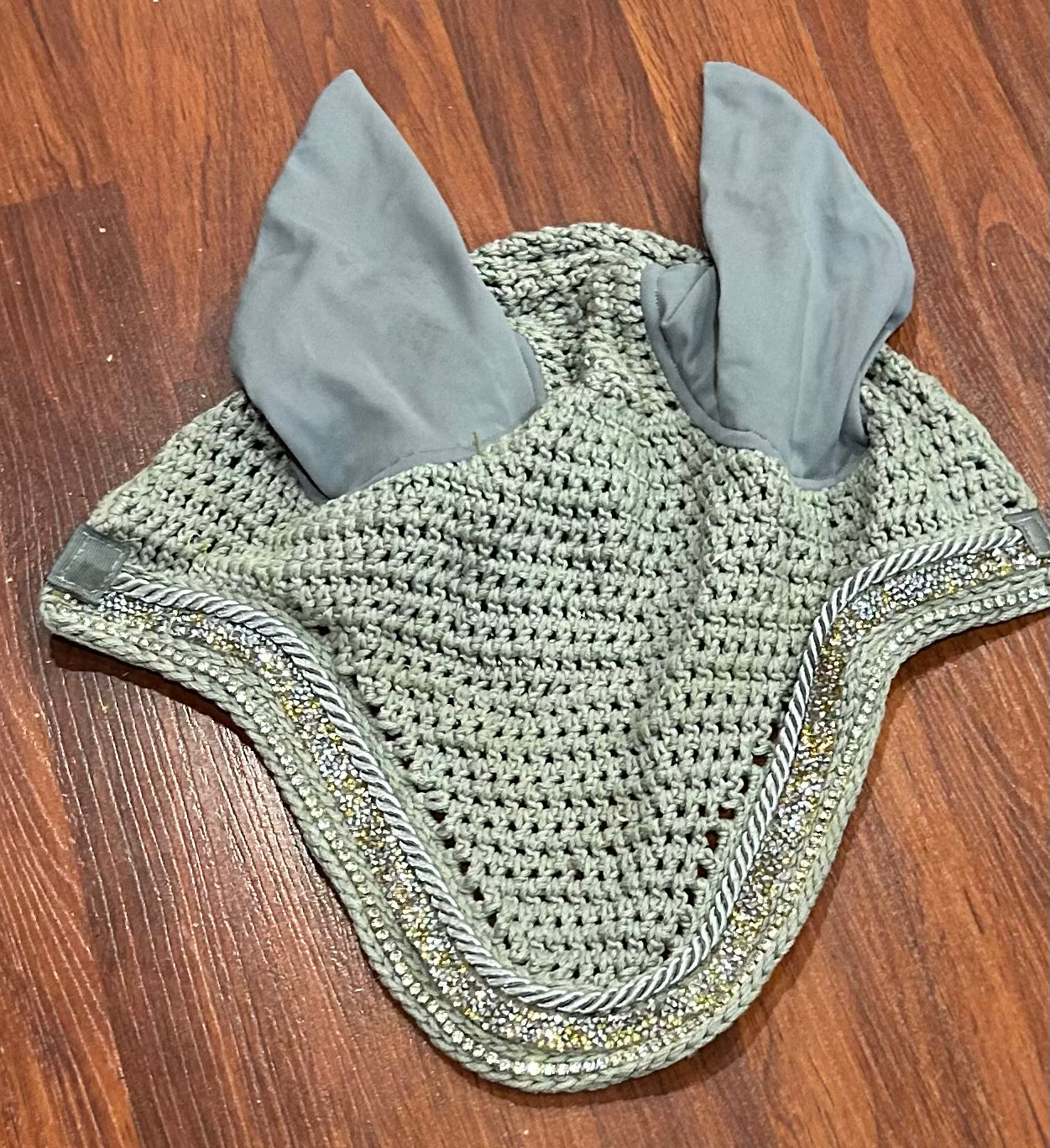 Bascule bonnet taupe with bling full size (Copy)