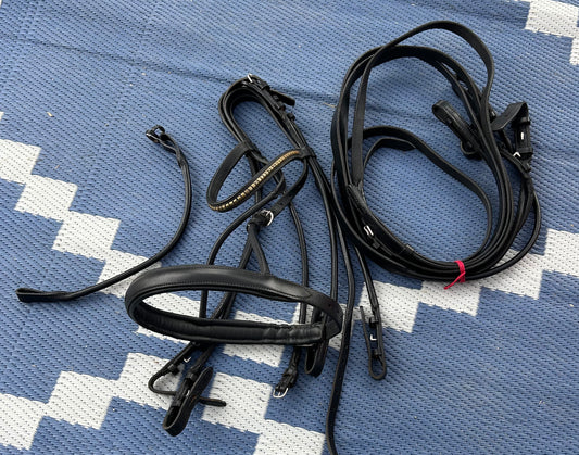 Otto Schumacher size 1 (cob) rolled double. cavasson noseband additionsl browband and reins