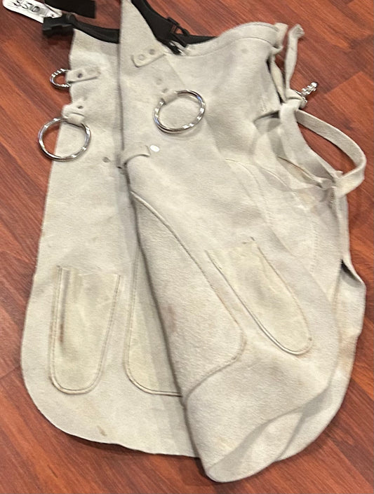 Hay/shoeing apron
