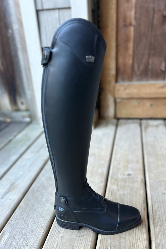 Kingsley size 36 MA XS Montreal black . 13” calf 19” tall. Brand new