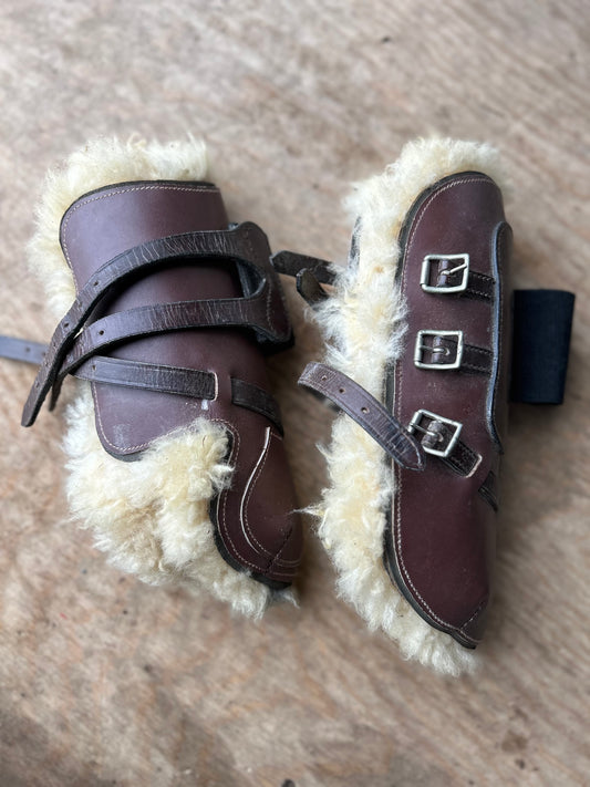 Sheepskin lined tendon boots