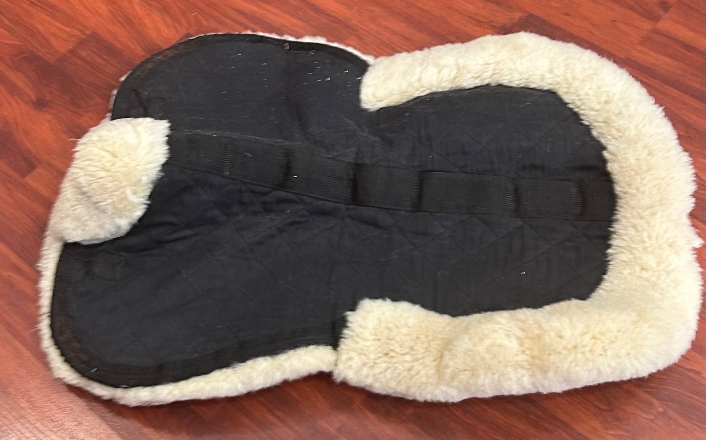 Sheepskin half pad saddle area measures 17.5” along spine