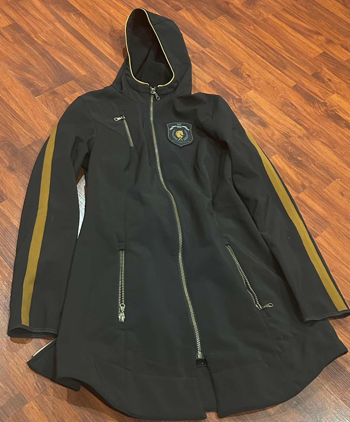 Arista small black long jacket. One way zipper