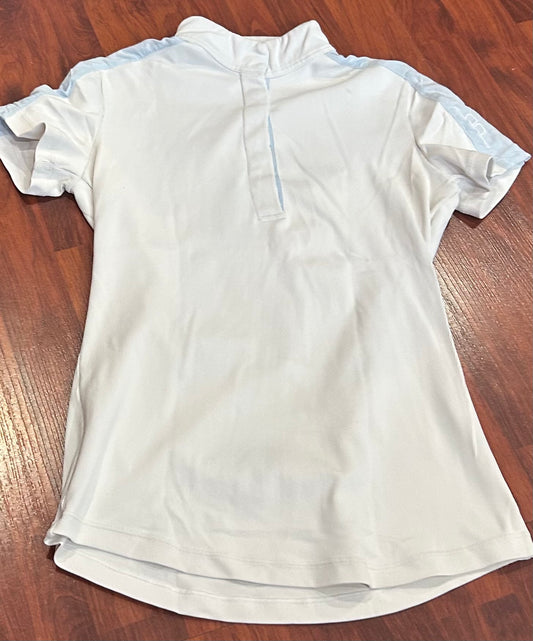 AA small short sleeve show shirt. Magnetic closure