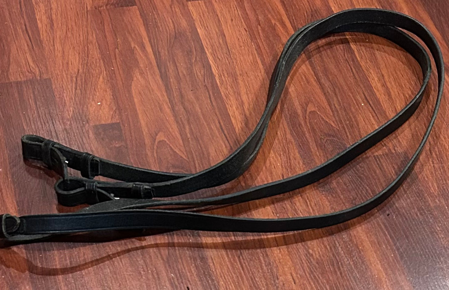 Black 3/4” plain leather reins. Silver buckles