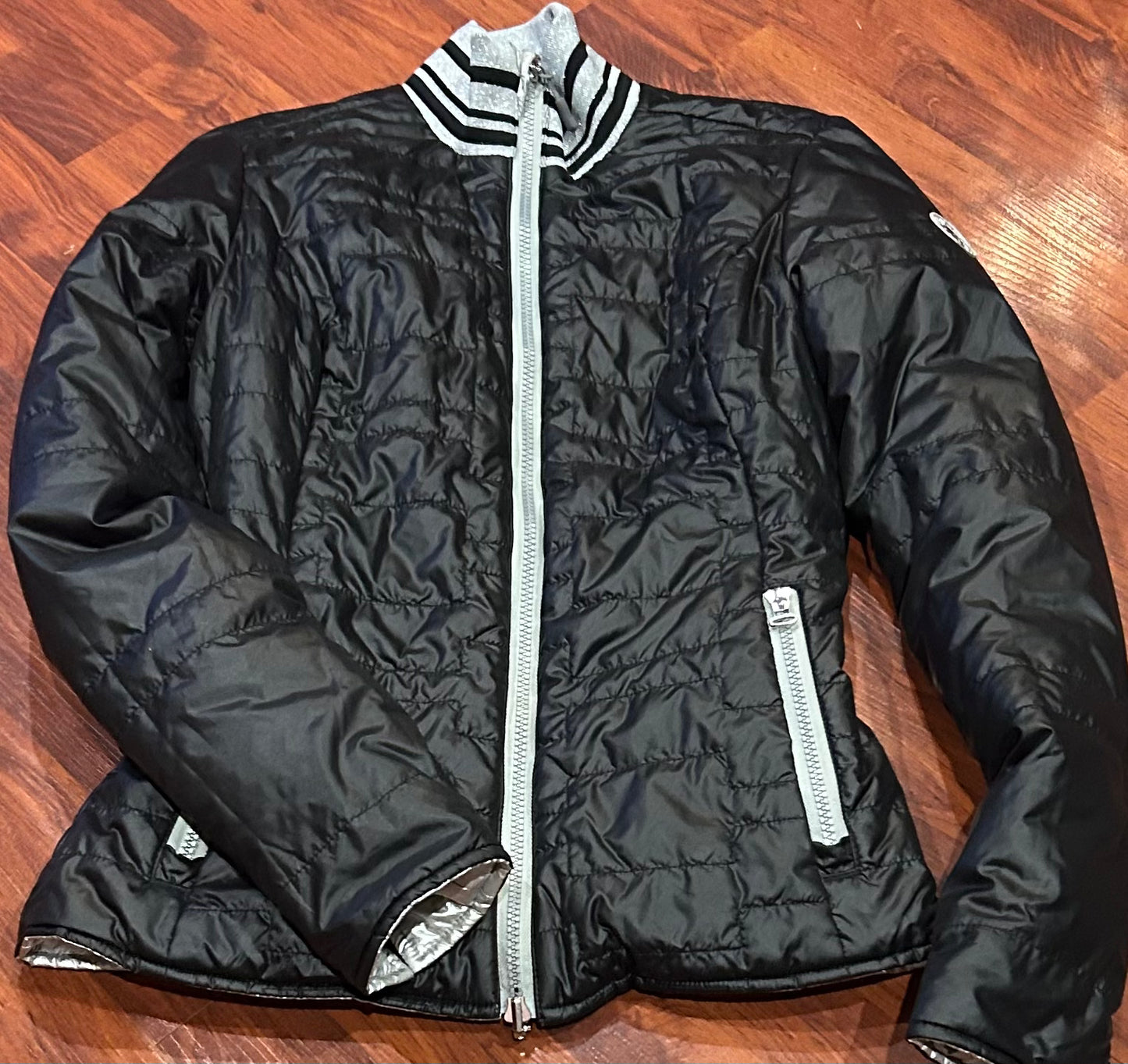 Anky XS reversible puffy jacket. Black and silver