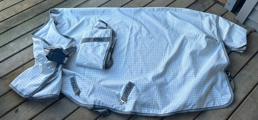 78” Amigo summer sheet plus 0g. Minor stains. With neck.