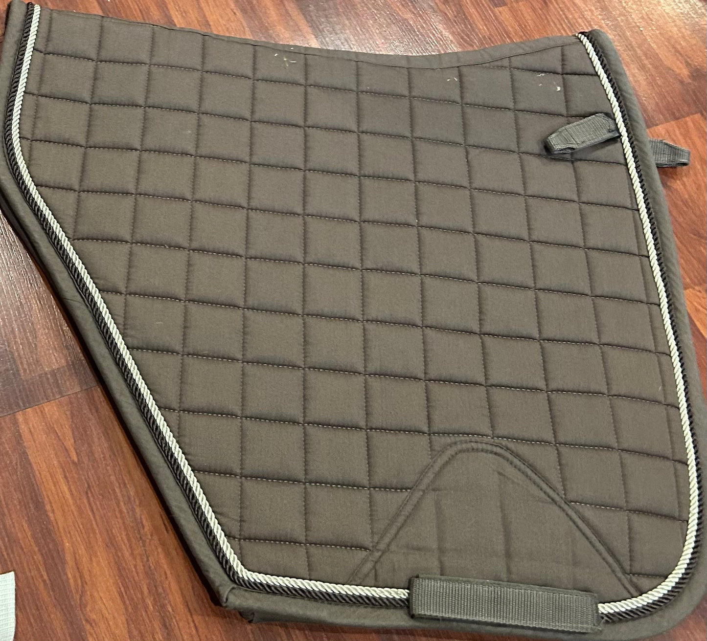 Horze brown shaped pad