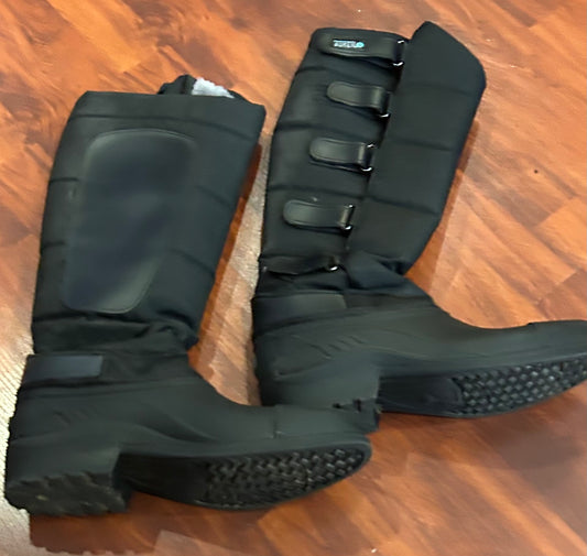 Size 10 Auken Jasper winter boots. Very lightly worn.